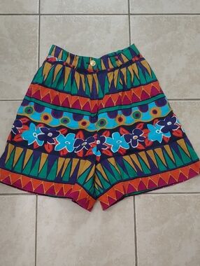 Vintage Boho-Chic Bold Floral Women's Shorts High Waisted Midi Size 24 In.